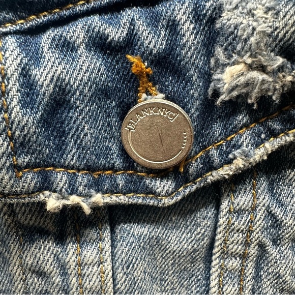 BLANKNYC Distressed Puff Shoulder Cropped Denim Jean Jacket Size S Buttons - Picture 4 of 10